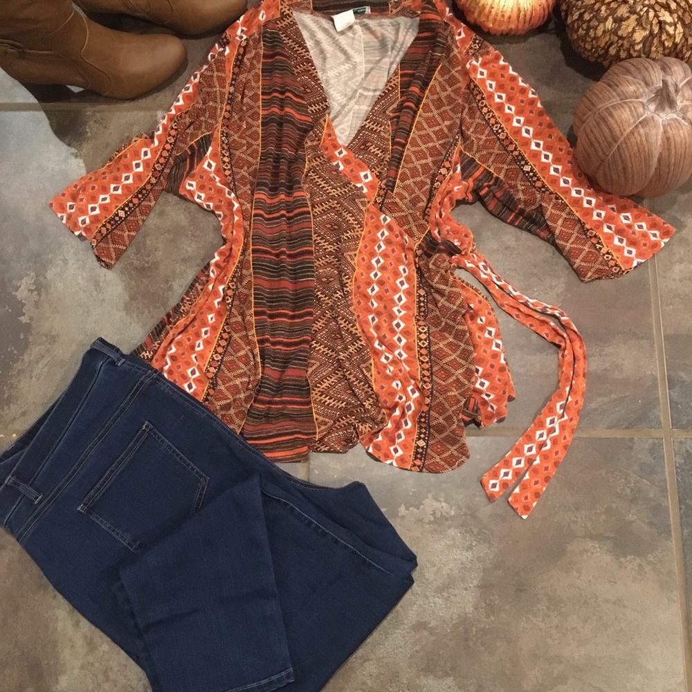 Cute, lightweight, front tie wrap top
